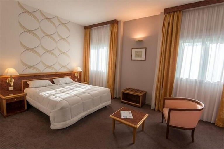 Bedroom 3, Hotel Le Manoir, Nord