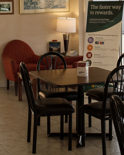 Food & Drinks 5, Econo Lodge Lexington Downtown near I-81, Lexington