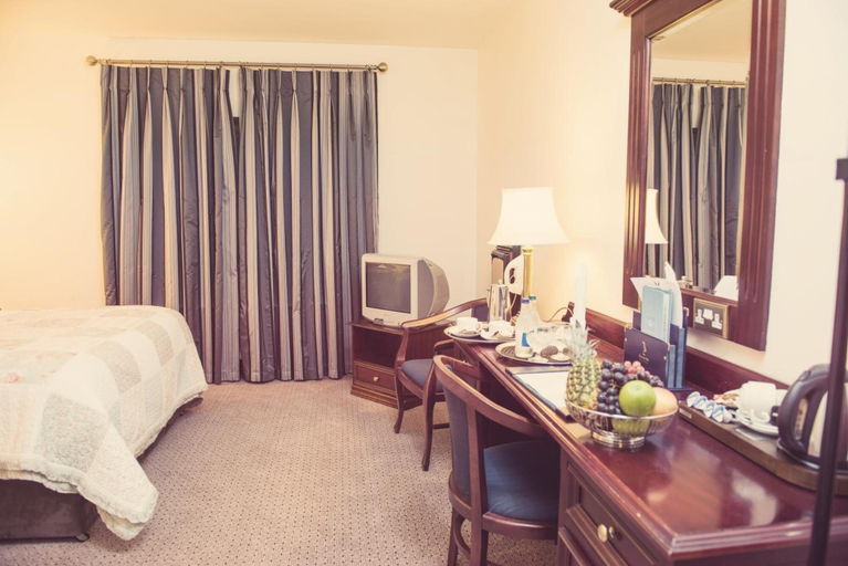 Bedroom 3, The Devon Inn Hotel