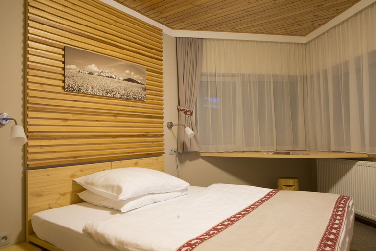 Bedroom 2, Horsky Hotel Sliezsky Dom, Poprad