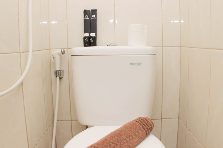 Bathroom 3, Great Location Studio Room At Springlake Summarecon Bekasi Apartment, Bekasi