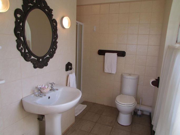 Bathroom 3, Bancroft B and B, Umgungundlovu