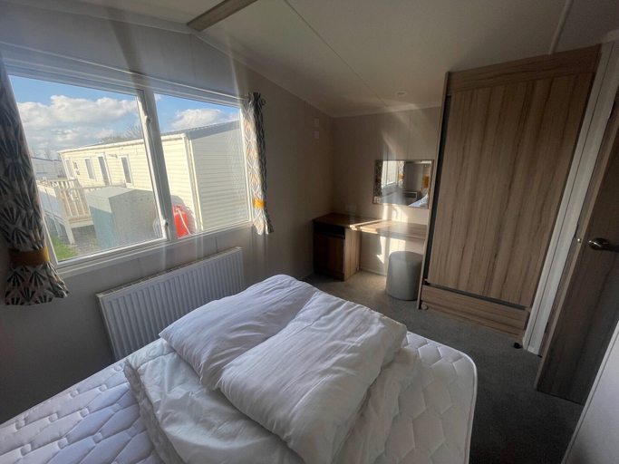 Bedroom 2, Royal Oak Caravan Park, Lincolnshire