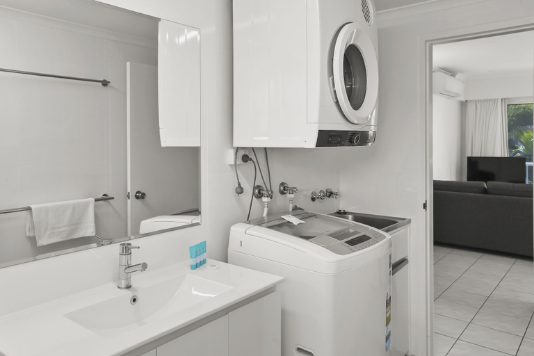 Bathroom 4, Agincourt Beachfront Apartments, Cairns