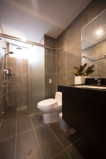 Bathroom 4, Vista Verde, District 2