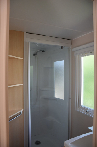 Bathroom 4, Camping Et Village Vacances La Cheneraie, Lot