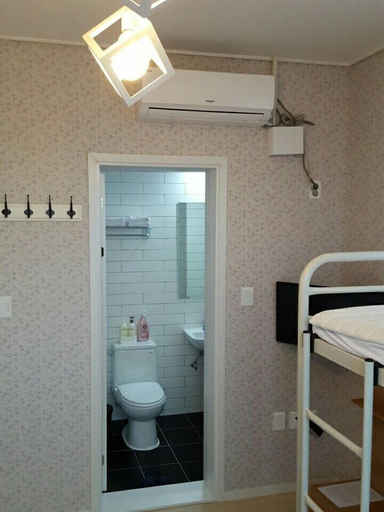 Bathroom 4, Nolewaluck, Gyeongju