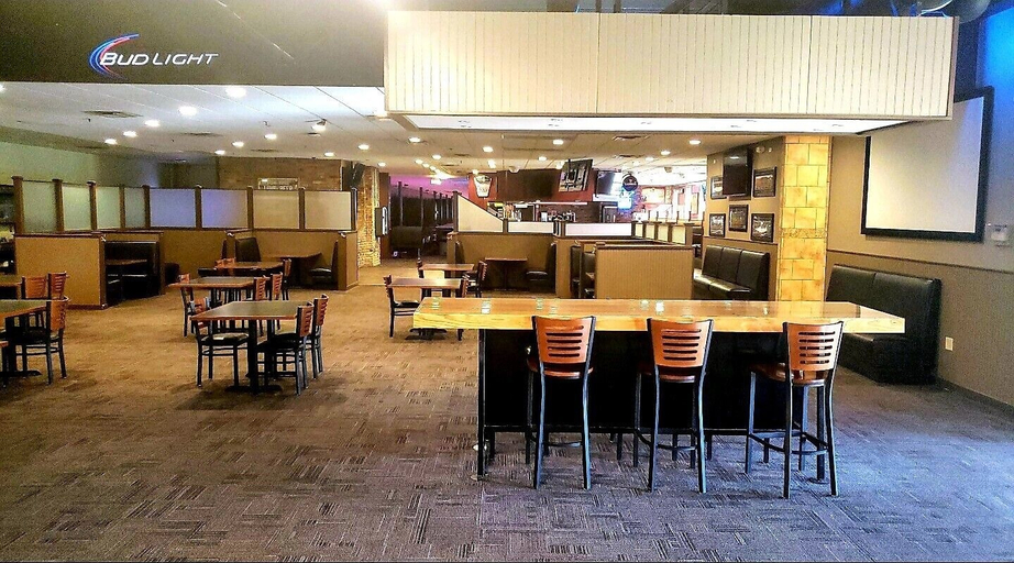 Food & Drinks 5, AmericInn by Wyndham Mounds View Minneapolis, Ramsey