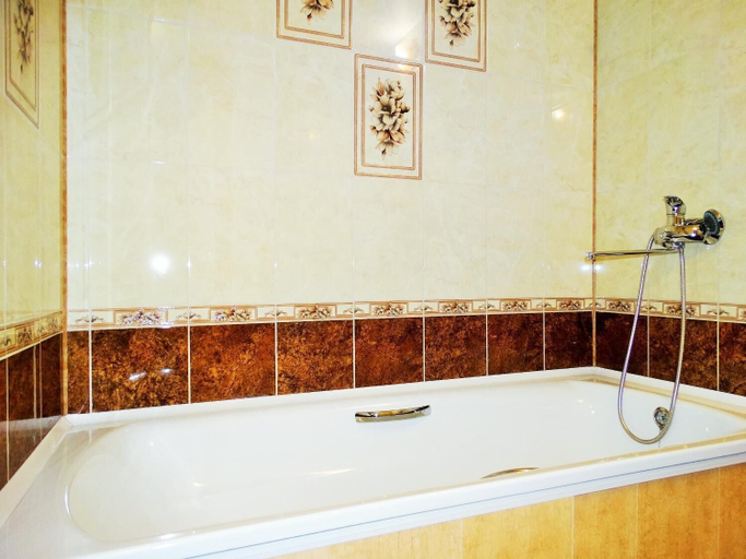 Bathroom 3, Inndays on Metallurgov 106-2, Tula