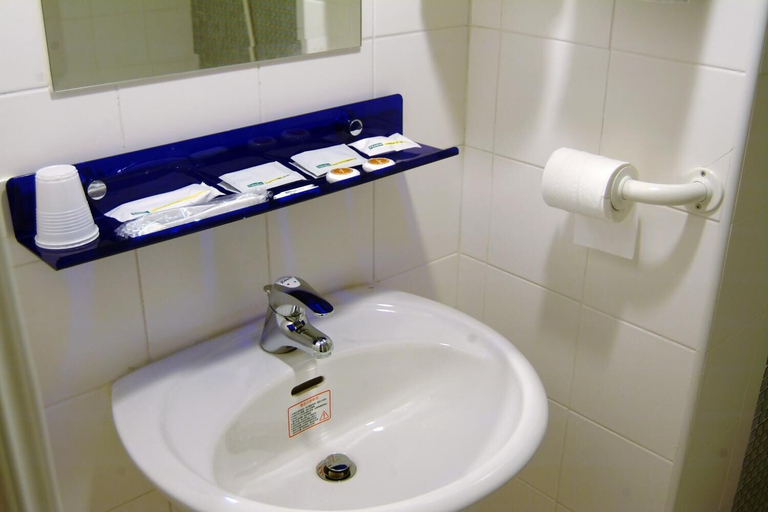 Bathroom 5, Hwa Hong Hotel, Kaohsiung