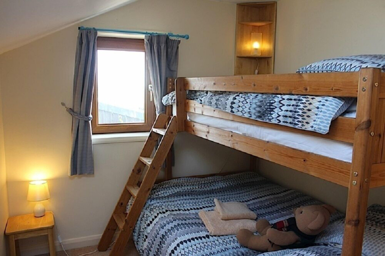 Bedroom 2, Lazy Daisys Farm Cottages, Barnsley