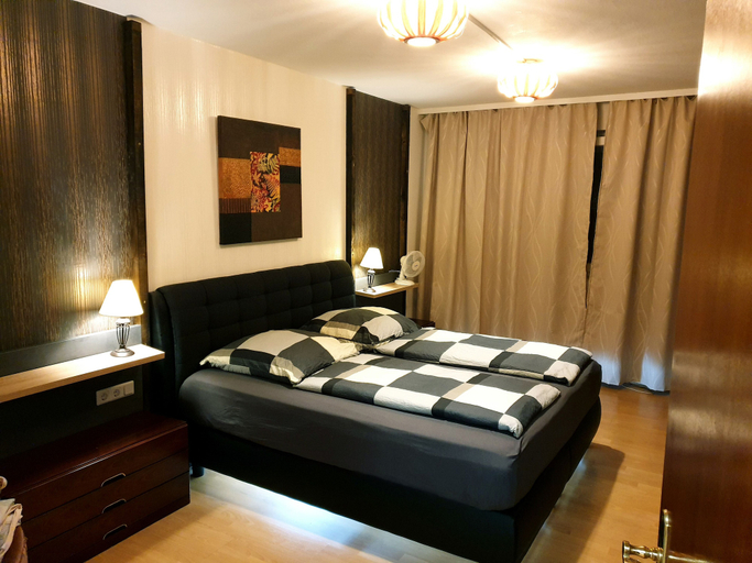 Bedroom 2, Golden Apartments, Essen