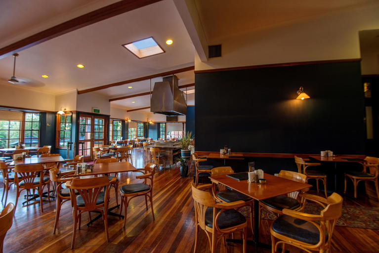 Food & Drinks 5, The Tamworth Hotel, Tamworth Regional - Pt A