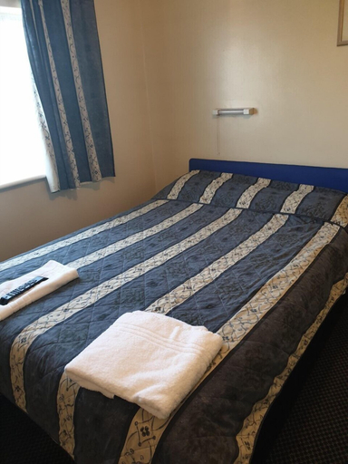 Bedroom 5, Elmhurst Hotel, Wokingham