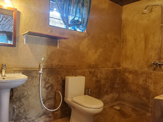 Bathroom 5, Fontaine Garden Village, Kusini