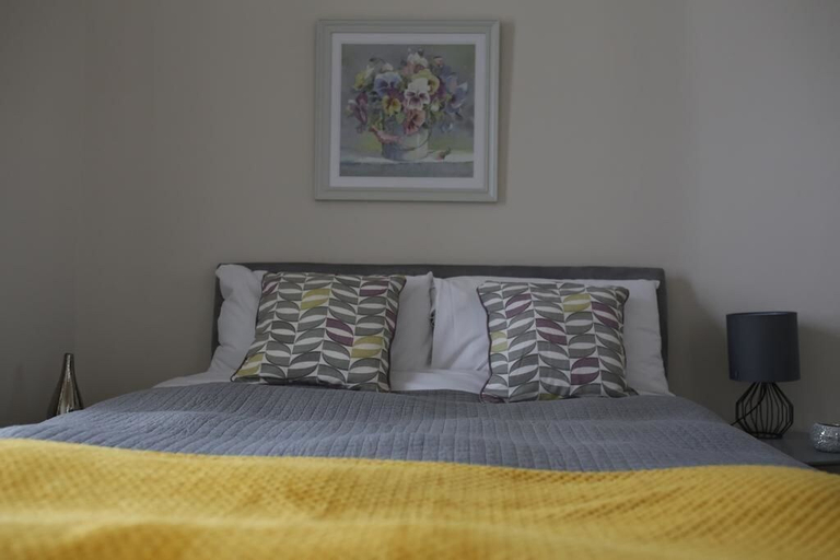 Bedroom 3, F6 Bath Road Apartment, Gloucestershire
