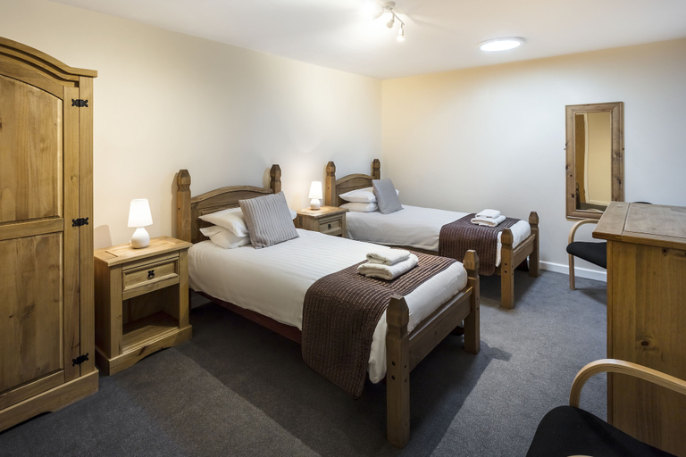 Bedroom 3, Roydon Marina Village Hotel, Hertfordshire