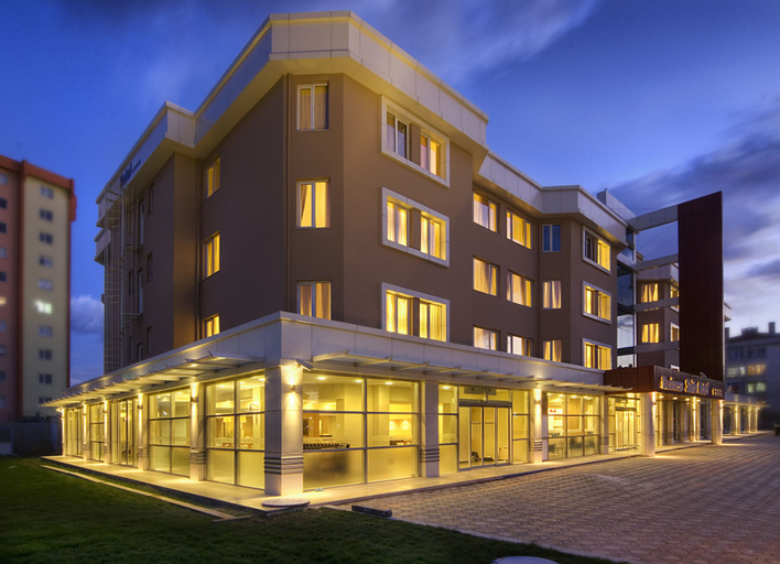 Exterior & Views
