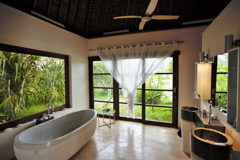 Bathroom 3, Chuiba Bay Lodge, Pemba