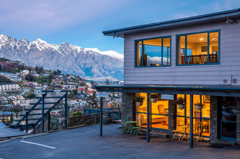 Exterior & Views