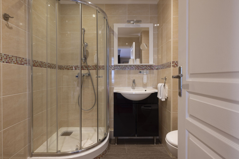 Bathroom 5, Hotel Chatillon Paris Montparnasse, Paris