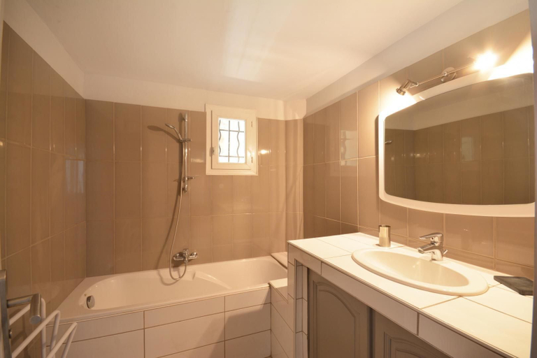 Bathroom 3, Cabernet by Gîtes de France, Bouches-du-Rhône