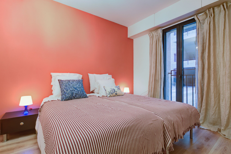 Bedroom 5, Jacuzzi & Secret Garden in David's Village by FeelHome, Jerusalem