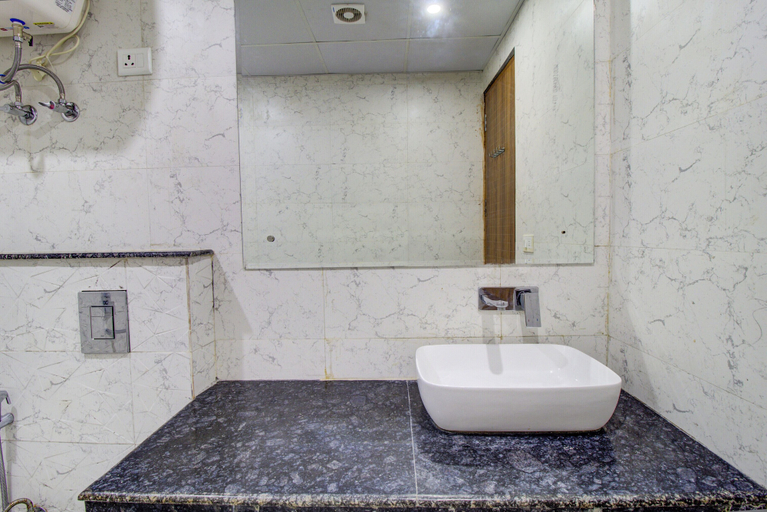 Bathroom 4, FabHotel Gross inn Suites, Delhi