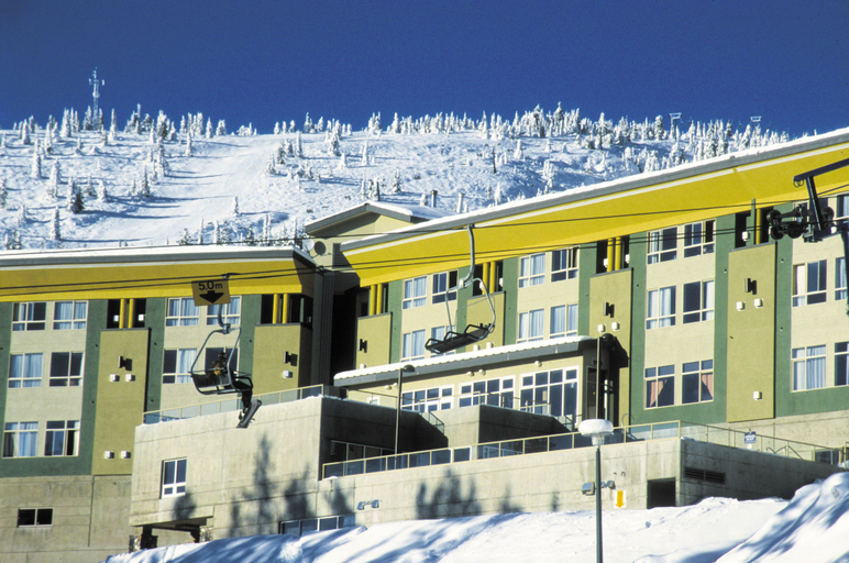 Exterior & Views