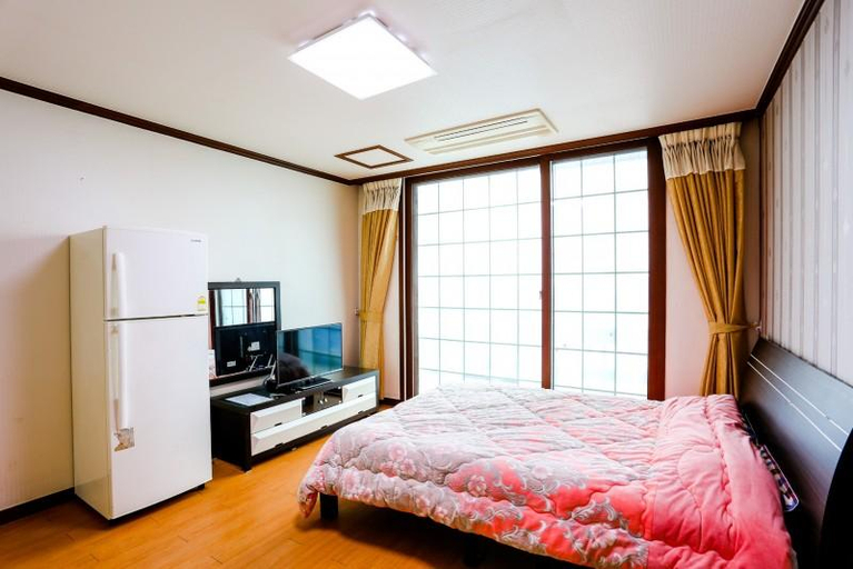 Bedroom 2, Taean Sinduri Park Pension, Taean