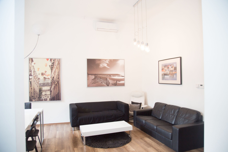 Others 5, LOVECROATIA - Hostel, Zagreb
