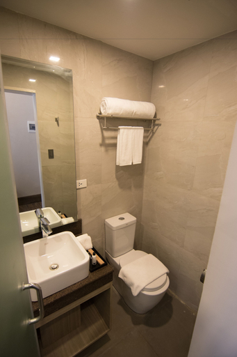 Bathroom 4, Goldberry Lite Hotel Iloilo, Iloilo City