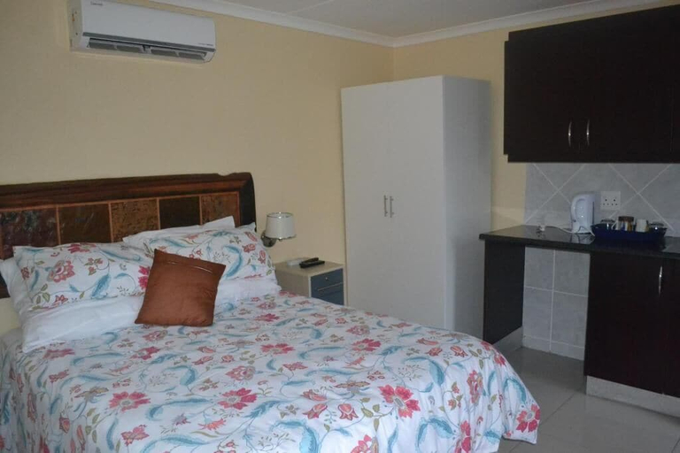 Bedroom 2, Cycad Lodge, Buffalo City