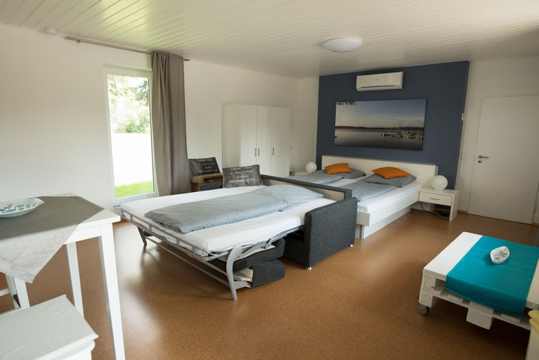 Bedroom 2, Seeland Lodge, Roth