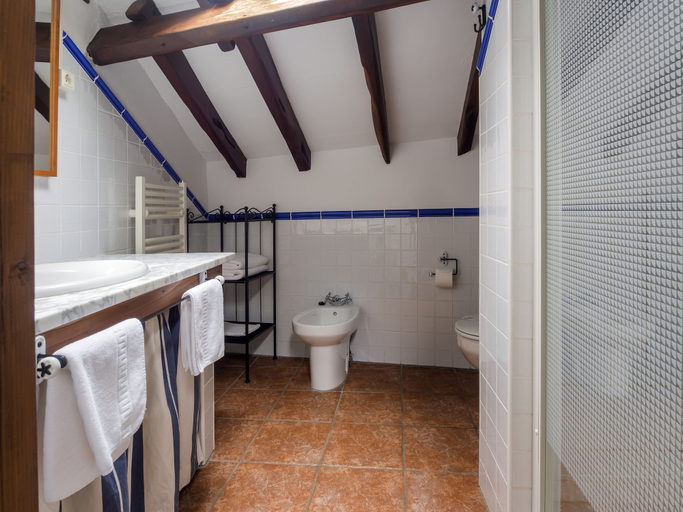 Bathroom 3, Corrada Torales, Asturias