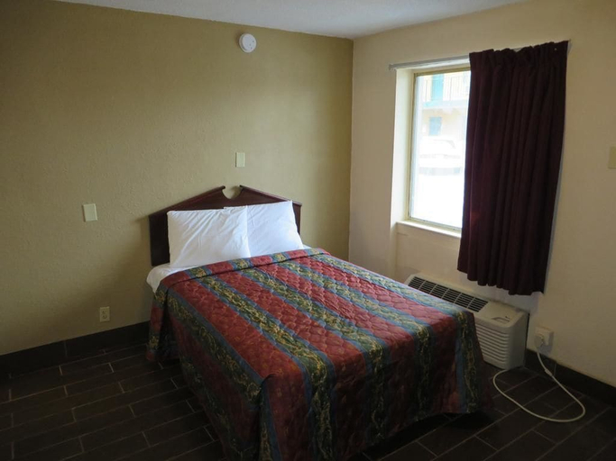 Bedroom 3, Budgetel Inn & Suites, Jefferson