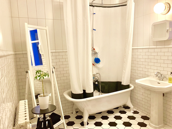 Bathroom 3, Reykjavik Guesthouse, Reykjavík