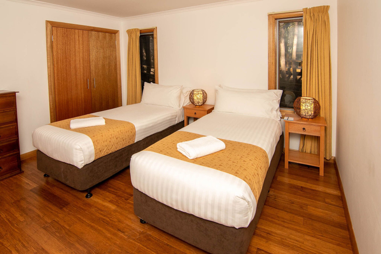 Bedroom 2, Lake St Clair Lodge, Central Highlands
