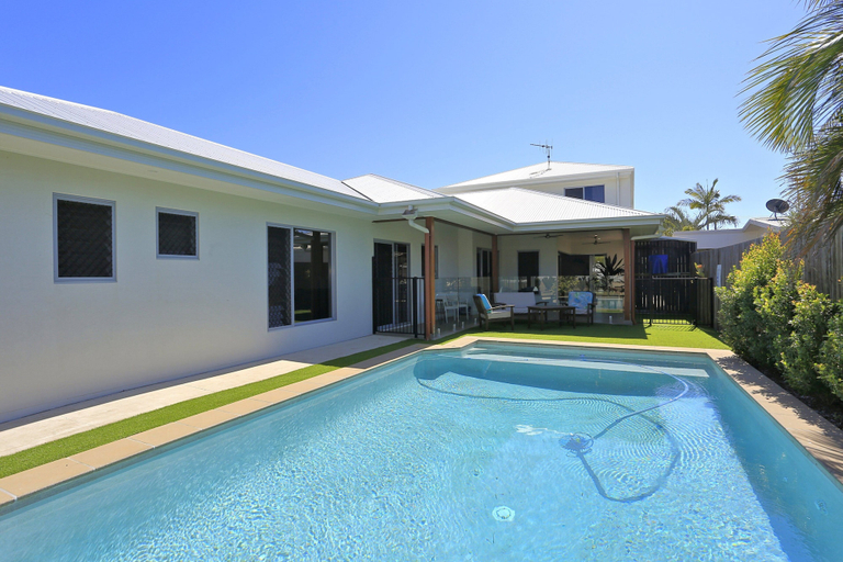 Sport & Beauty 5, 12th Tee Bed and Breakfast, Burnett  - Pt A
