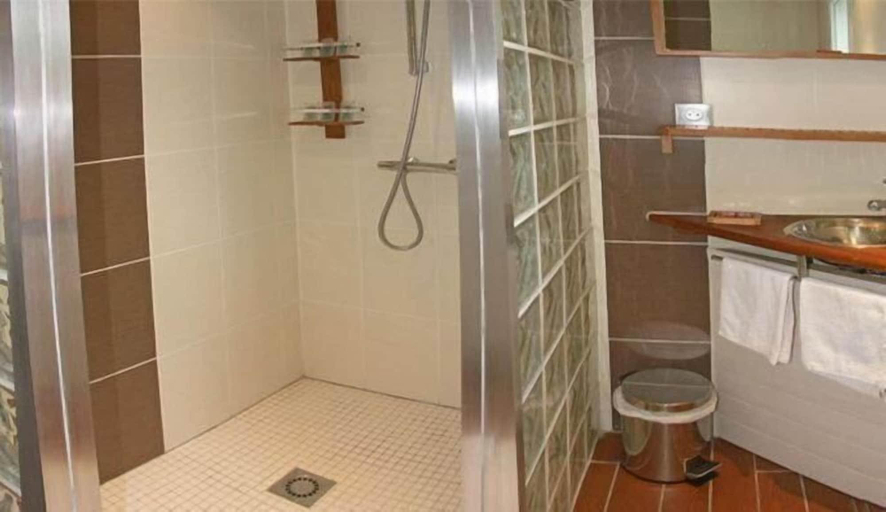 Bathroom, Chambre d'hôtes Le Clos des Romarins, Charente-Maritime