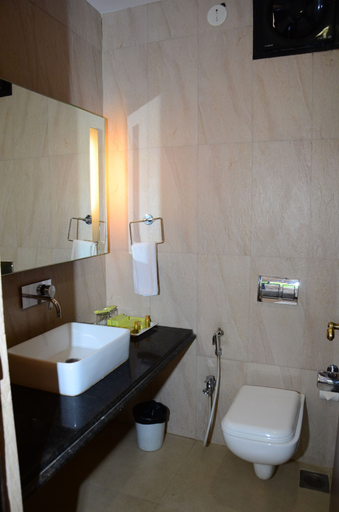 Bathroom 5, Upper Deck Resort - Highest Peak, Lonavala, Pune
