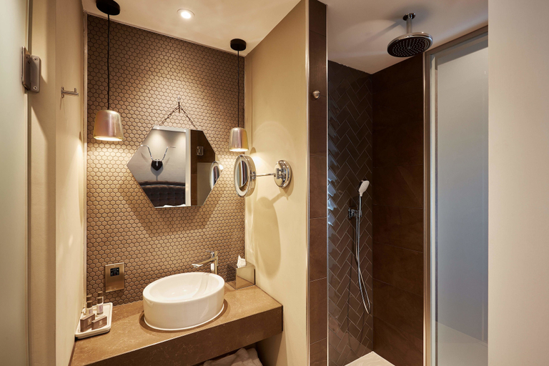 Bathroom 4, Oddfellows on the Park, Stockport