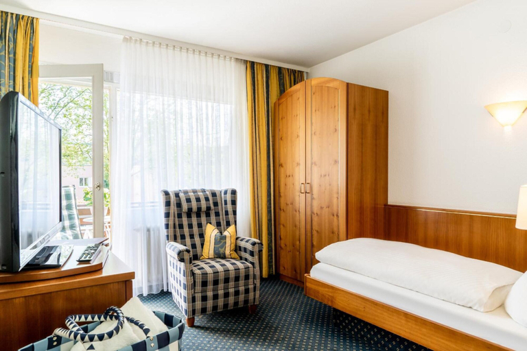 Bedroom 3, Kurhotel Markushof, Lörrach