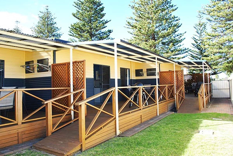 Exterior & Views 2, Driftwood Apartments, Esperance
