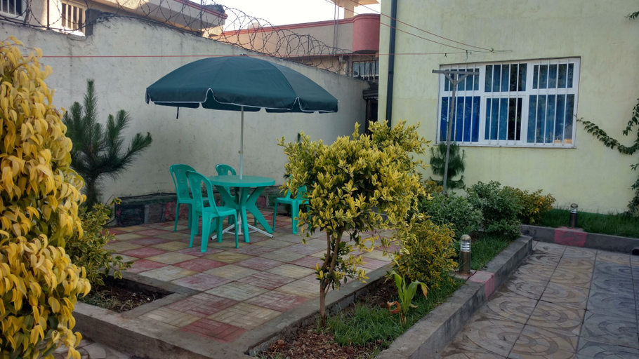 Others 5, Avi Pension, Addis Abeba