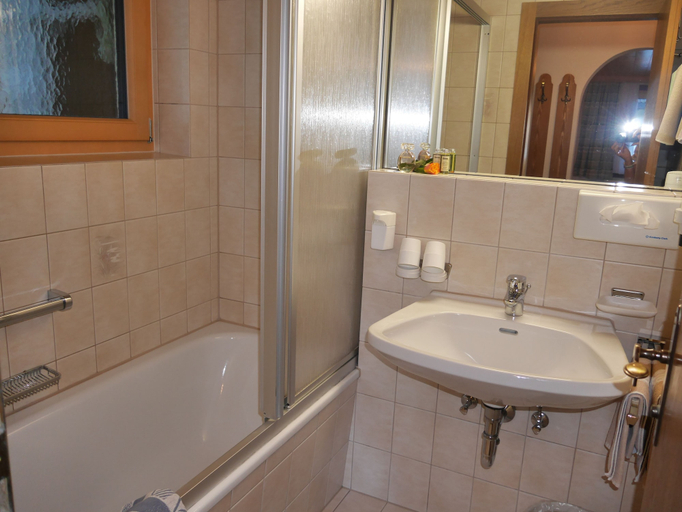 Bathroom 4, Frühstückspension Bergkristall, Schwaz