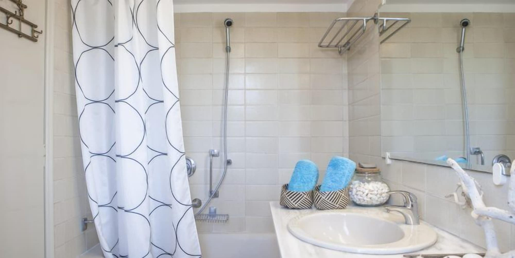 Bathroom 4, Villa Pyrgo, South Aegean