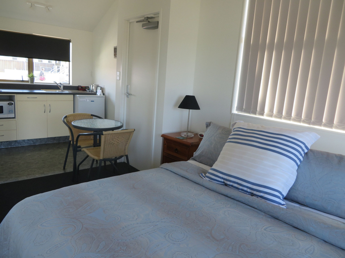 Bedroom 2, Colonial Motel, Marlborough