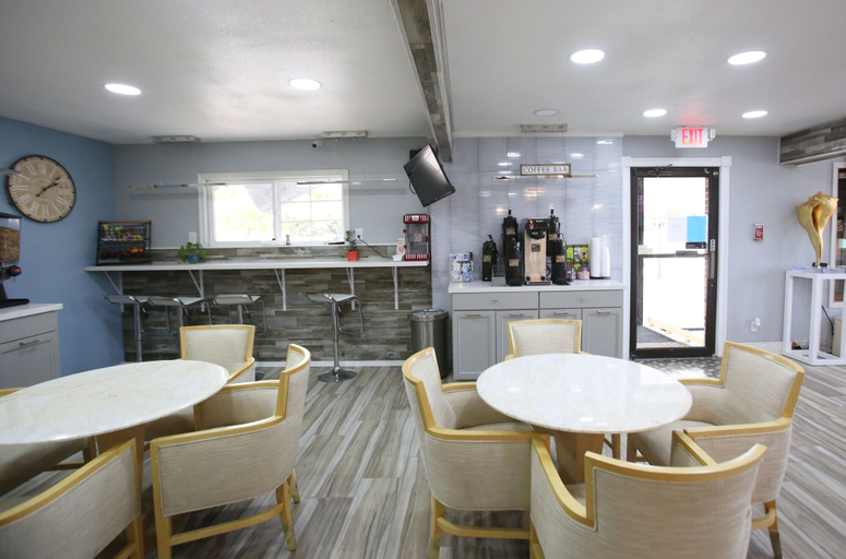 Food & Drinks 5, Dragonfly Inn and Suites, Adams