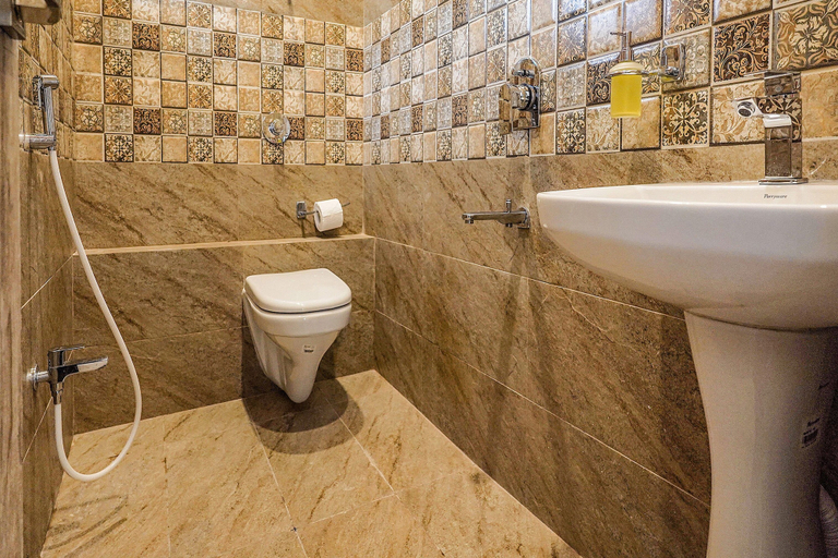 Bathroom 4, FabHotel Quest, Kolkata